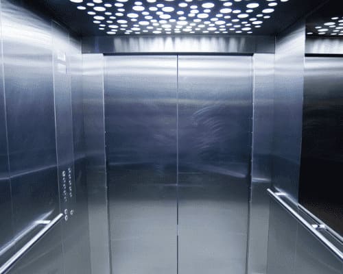 Crie a melhor experiência em seu edifício com embelezamento de cabines de elevador.