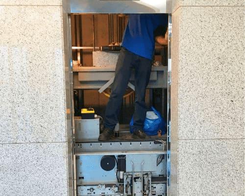 Mais conforto, segurança e sofisticação realizando manutenção de elevadores prediais.