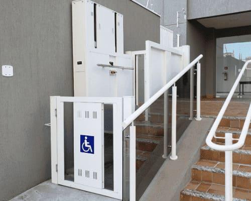 Receba assistência, instalação e manutenção para seu elevador residencial para cadeirante.