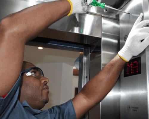 Mais conforto, segurança e sofisticação realizando manutenção de elevadores prediais.